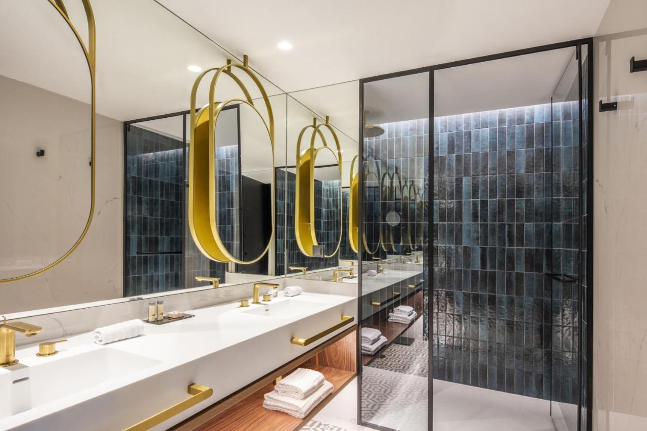 Renaissance Porto Lapa Hotel Екстериор снимка Bathroom