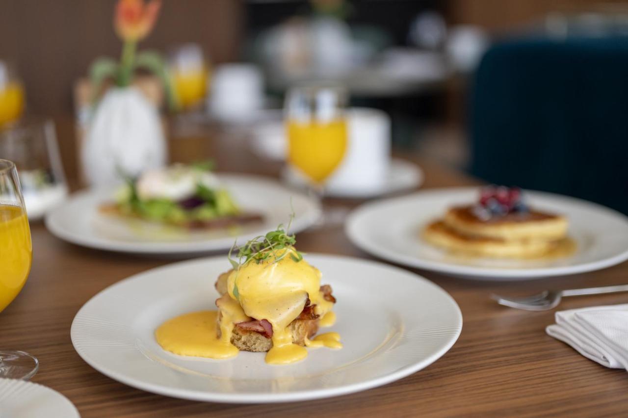 Renaissance Porto Lapa Hotel Екстериор снимка Eggs Benedict