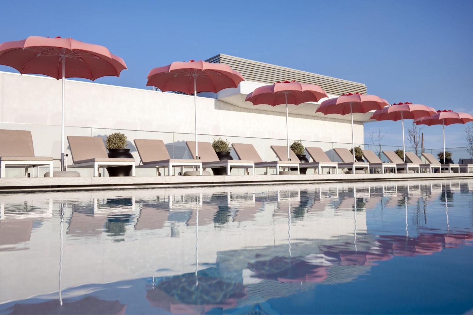 Renaissance Porto Lapa Hotel Екстериор снимка The pool at the hotel
